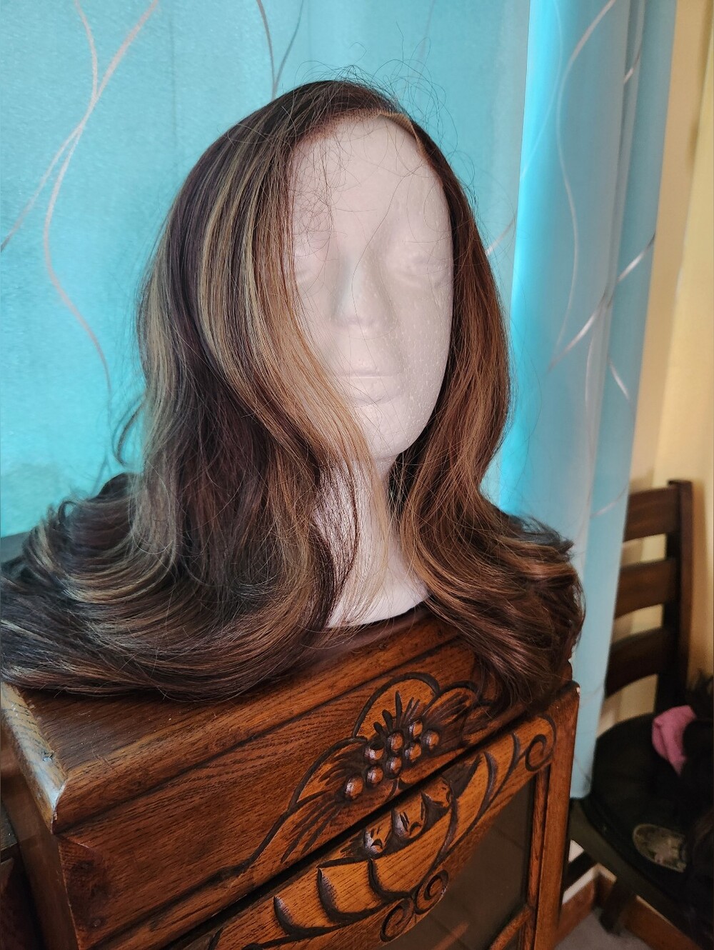 Women’s Synthetic Wig in Dark Brown with Blonde Highlights